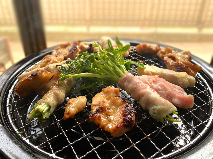 家飲み】七輪焼きの様な味わいが楽しめる「網焼きプレート」で焼肉をし 