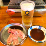 大阪・西成「スタンド 八とり」焼肉モーニングセットで朝飲み！せんべろできる鶏焼肉専門立ち飲み