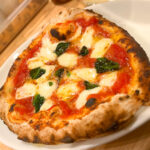 阿佐ヶ谷「YOSHIHIKO」小皿料理100円～！手作りピザとワインが美味しい立ち飲み居酒屋がオープン